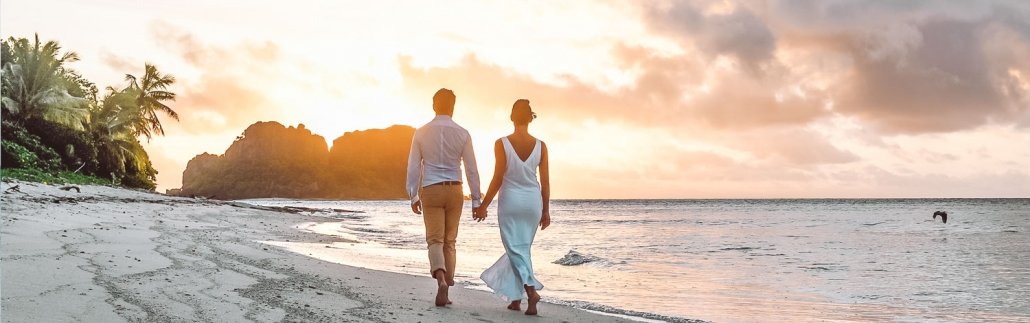 Couple Walking Along Beach Toward Vomo Lailai Romantic Holidays Vomo Island Fiji